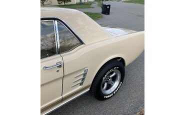Unknown-Mustang-1966-Two-Tone-Deluxe-Pony-18