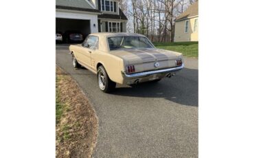 Unknown-Mustang-1966-Two-Tone-Deluxe-Pony-22
