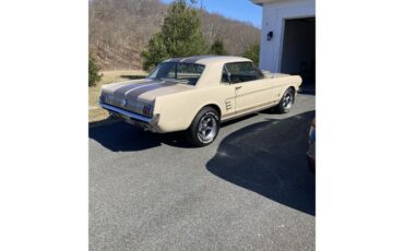 Unknown-Mustang-1966-Two-Tone-Deluxe-Pony-24
