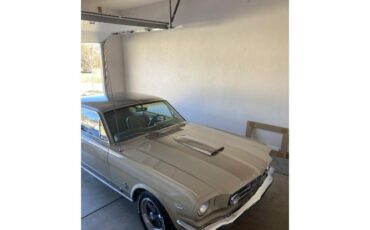 Unknown-Mustang-1966-Two-Tone-Deluxe-Pony-25