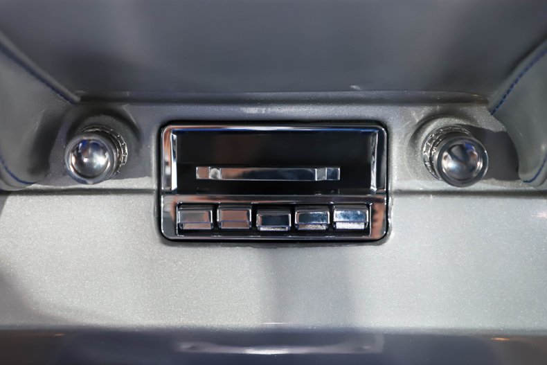 Unknown-Mustang-1966-Vibrant-Blue-Silver-26