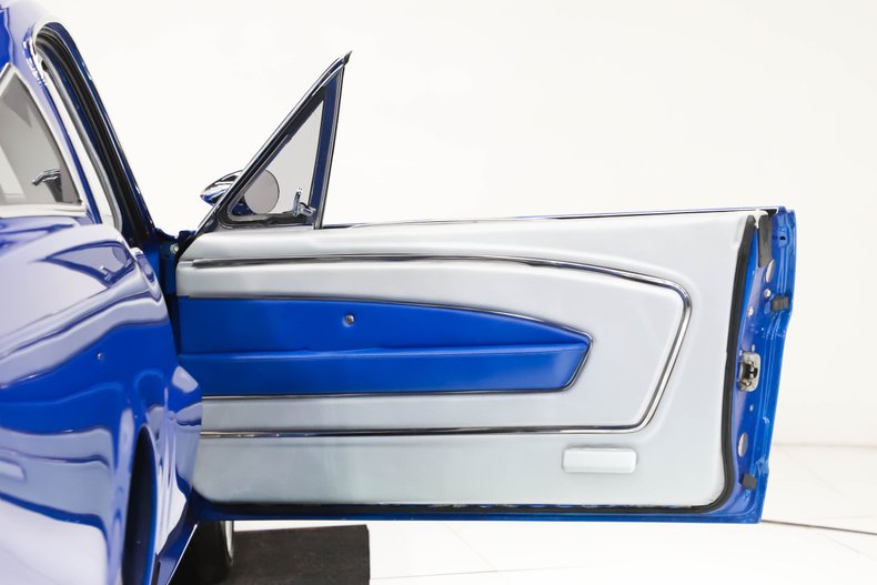 Unknown-Mustang-1966-Vibrant-Blue-Silver-41