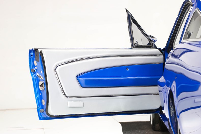 Unknown-Mustang-1966-Vibrant-Blue-Silver-6