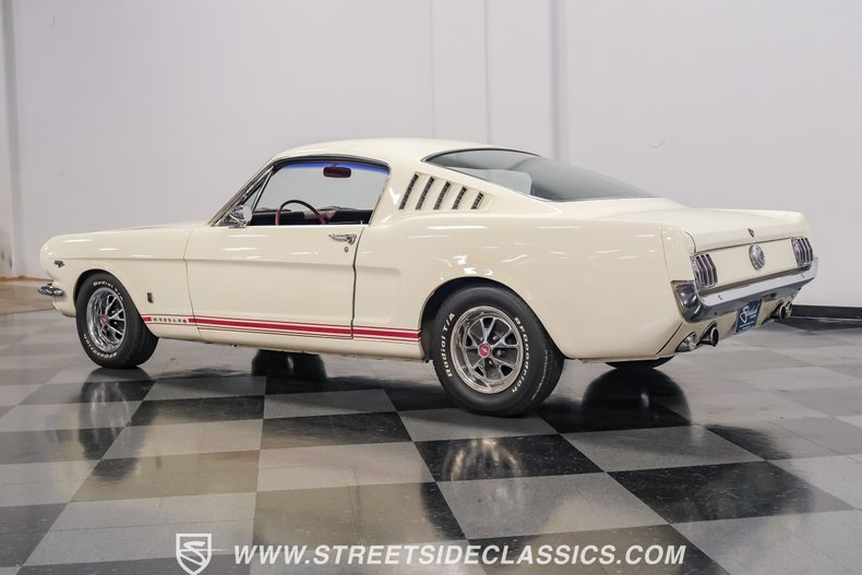 Unknown-Mustang-1966-WImbledon-White-Red-10