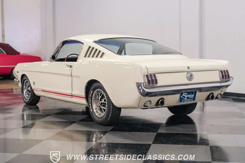 Unknown-Mustang-1966-WImbledon-White-Red-11