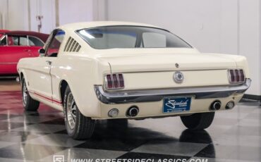 Unknown-Mustang-1966-WImbledon-White-Red-12