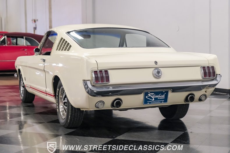Unknown-Mustang-1966-WImbledon-White-Red-12