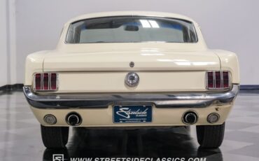Unknown-Mustang-1966-WImbledon-White-Red-15