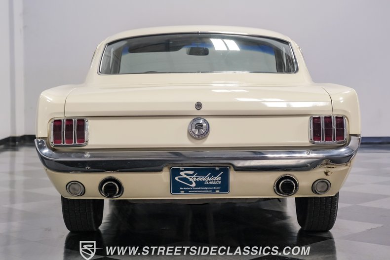 Unknown-Mustang-1966-WImbledon-White-Red-15