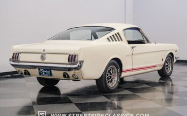 Unknown-Mustang-1966-WImbledon-White-Red-16