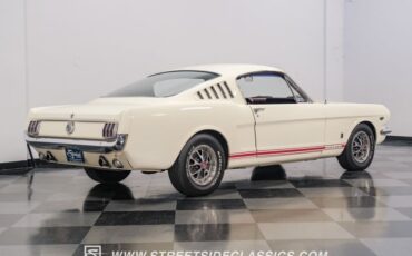 Unknown-Mustang-1966-WImbledon-White-Red-17