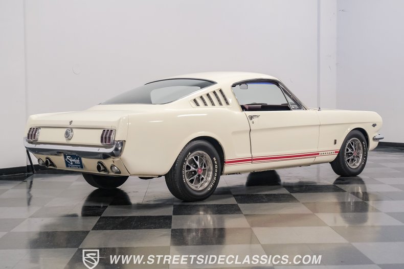 Unknown-Mustang-1966-WImbledon-White-Red-17