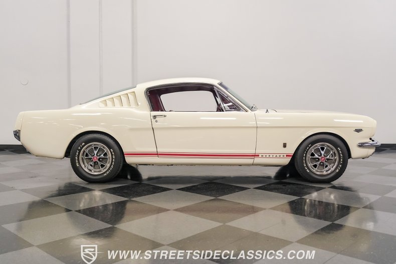 Unknown-Mustang-1966-WImbledon-White-Red-18