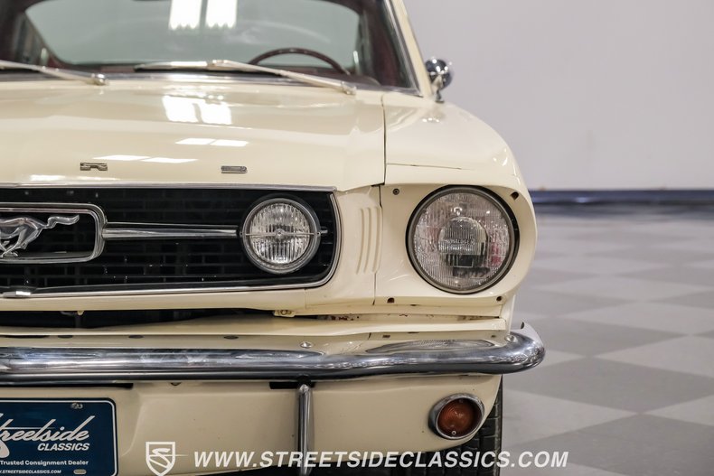 Unknown-Mustang-1966-WImbledon-White-Red-21