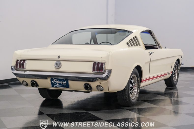 Unknown-Mustang-1966-WImbledon-White-Red-26