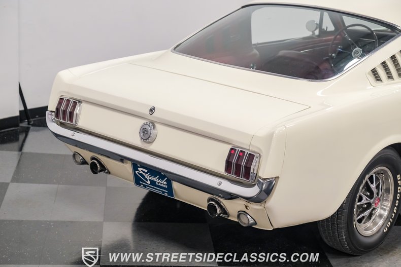 Unknown-Mustang-1966-WImbledon-White-Red-27