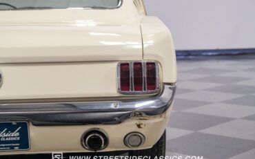 Unknown-Mustang-1966-WImbledon-White-Red-28