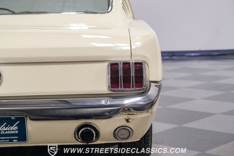 Unknown-Mustang-1966-WImbledon-White-Red-28