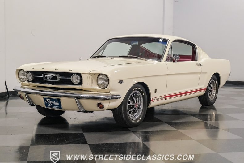 Unknown-Mustang-1966-WImbledon-White-Red-3