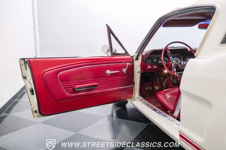 Unknown-Mustang-1966-WImbledon-White-Red-37