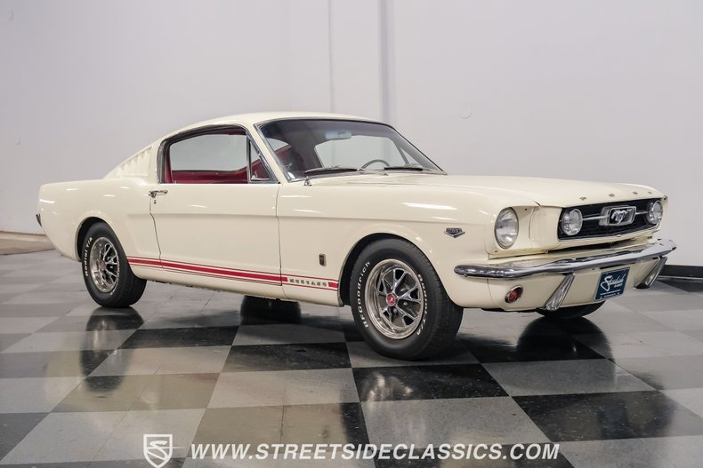 Unknown-Mustang-1966-WImbledon-White-Red-48