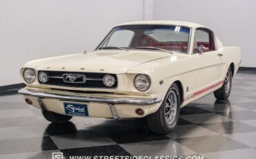 Unknown-Mustang-1966-WImbledon-White-Red-49