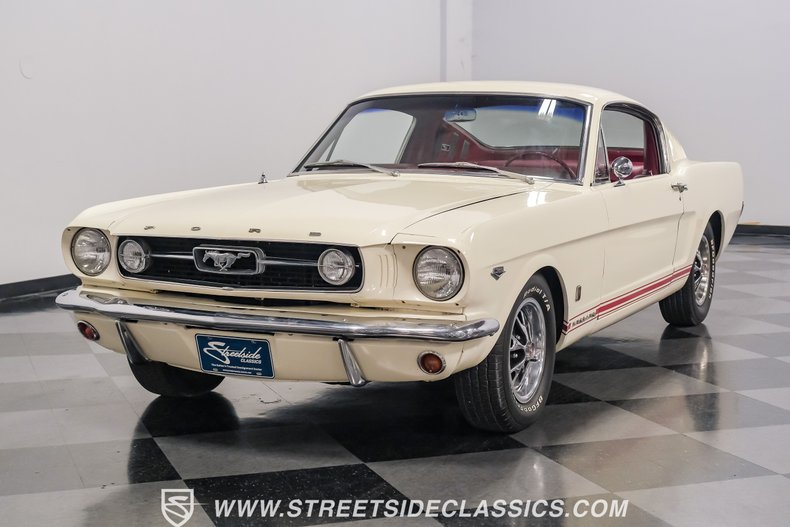 Unknown-Mustang-1966-WImbledon-White-Red-49
