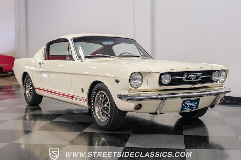 Unknown-Mustang-1966-WImbledon-White-Red-5