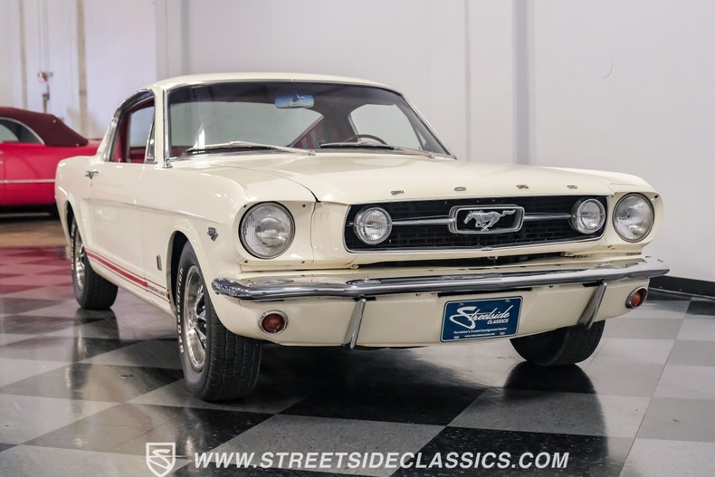 Unknown-Mustang-1966-WImbledon-White-Red-6