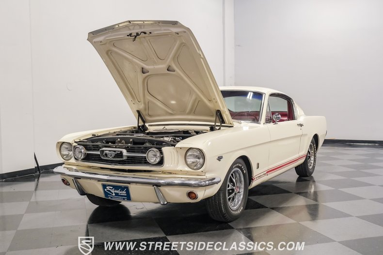 Unknown-Mustang-1966-WImbledon-White-Red-7