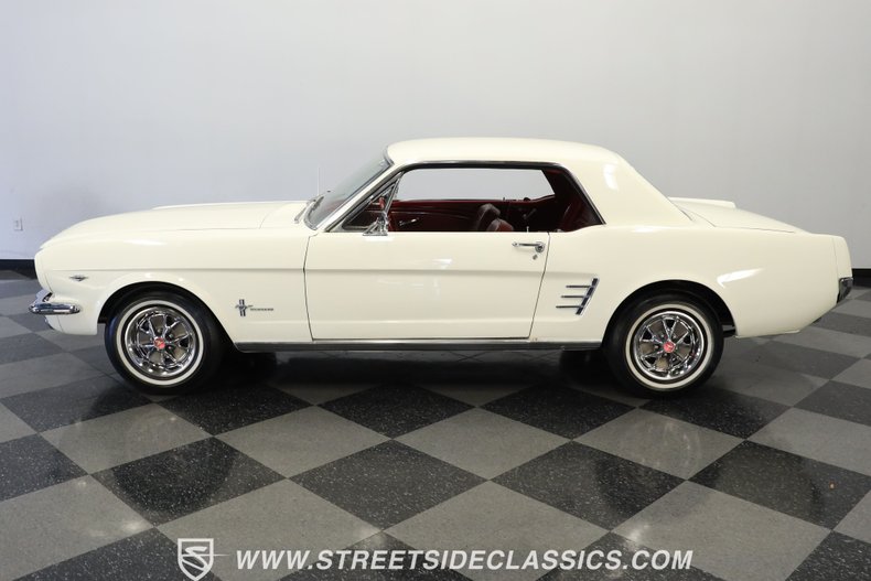 Unknown-Mustang-1966-White-Red-26