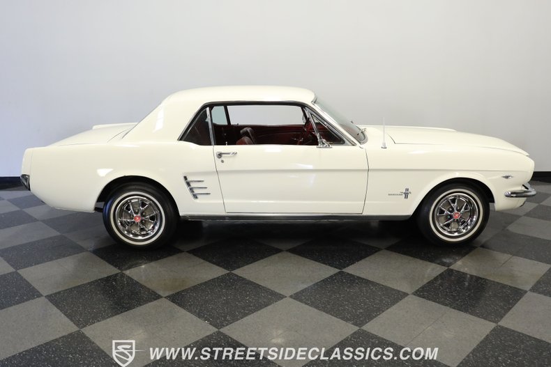 Unknown-Mustang-1966-White-Red-36
