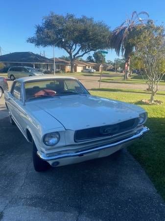 Unknown-Mustang-1966-White-Red-4