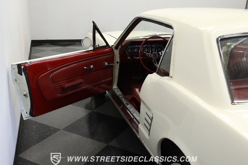 Unknown-Mustang-1966-White-Red-41
