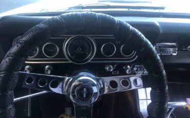 Unknown-Mustang-1966-Wimbledon-White-Black-2