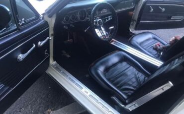 Unknown-Mustang-1966-Wimbledon-White-Black-4