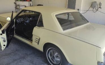Unknown-Mustang-1966-Yellow-5
