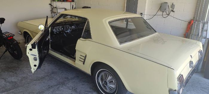Unknown-Mustang-1966-Yellow-5