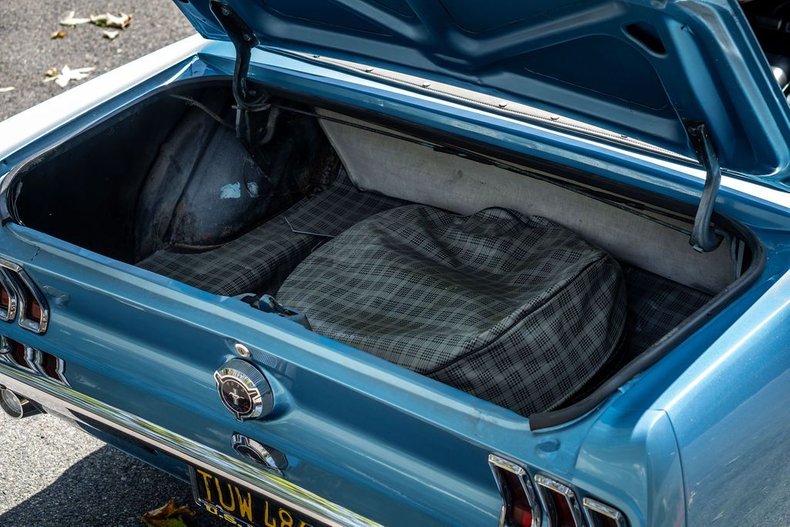 Unknown-Mustang-1967-Astro-Blue-Black-19