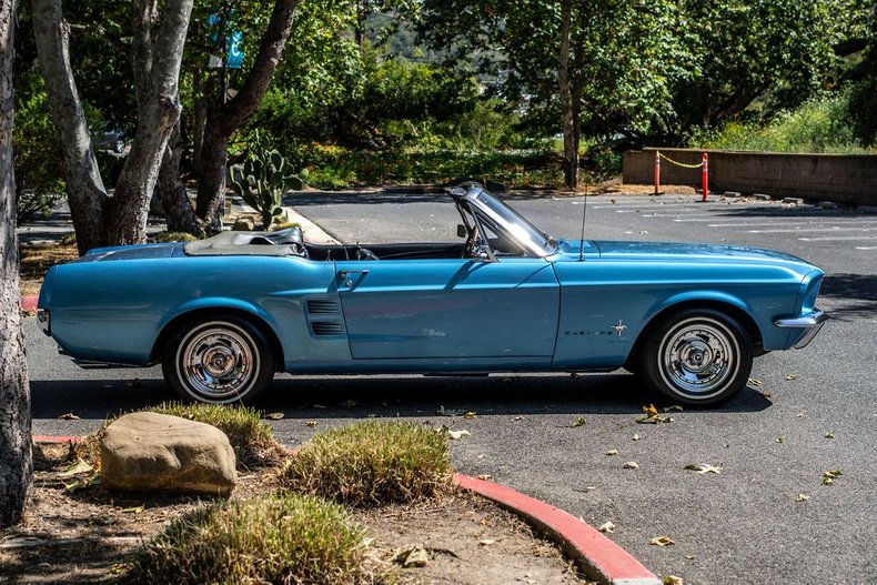 Unknown-Mustang-1967-Astro-Blue-Black-23