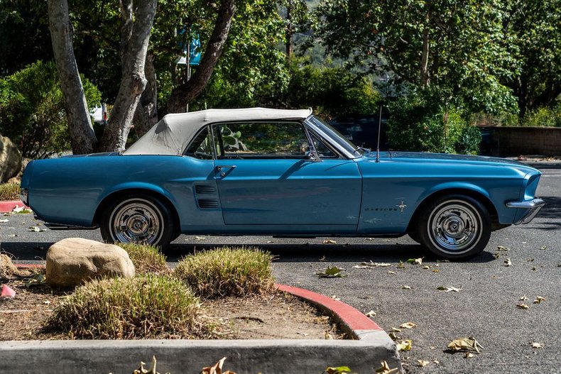 Unknown-Mustang-1967-Astro-Blue-Black-32