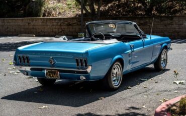 Unknown-Mustang-1967-Astro-Blue-Black
