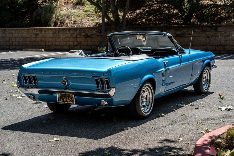 Unknown-Mustang-1967-Astro-Blue-Black