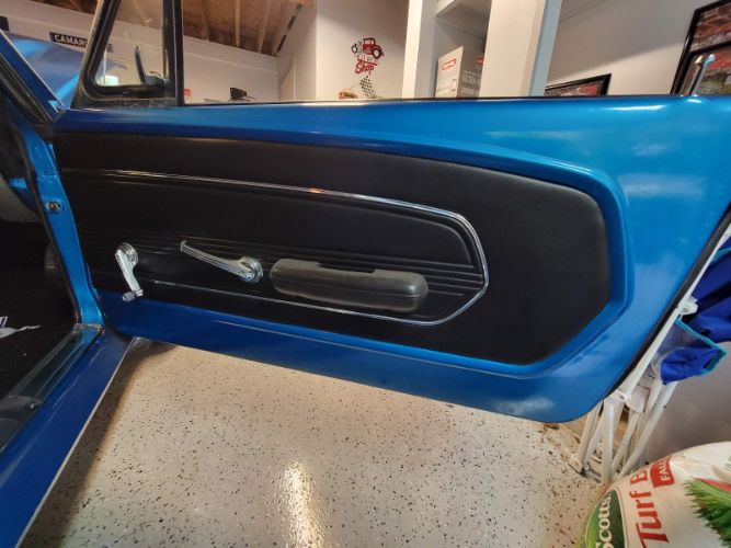 Unknown-Mustang-1967-Blue-Black-18
