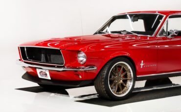 Unknown-Mustang-1967-Candy-Apple-Red-Black-10