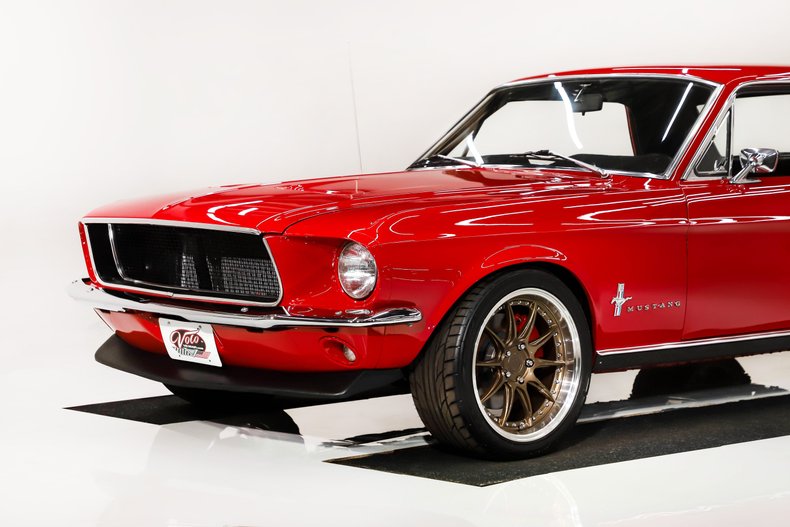 Unknown-Mustang-1967-Candy-Apple-Red-Black-10