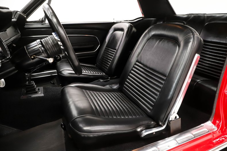 Unknown-Mustang-1967-Candy-Apple-Red-Black-11