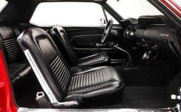 Unknown-Mustang-1967-Candy-Apple-Red-Black-12