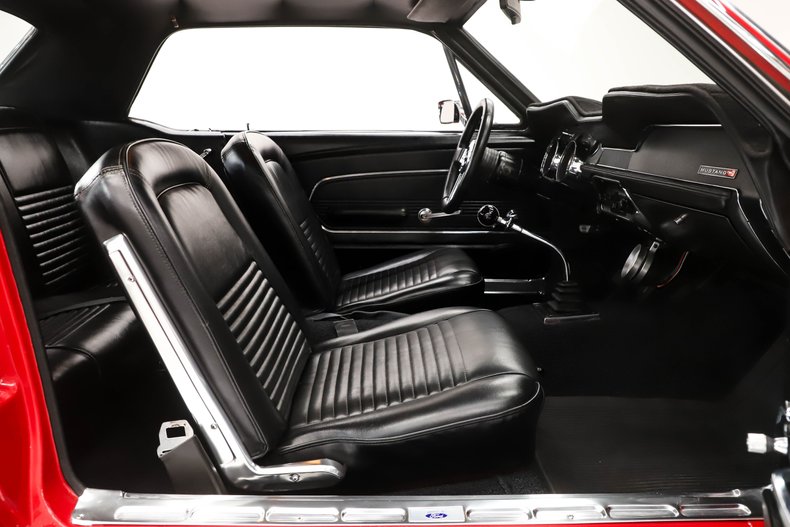 Unknown-Mustang-1967-Candy-Apple-Red-Black-12