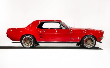 Unknown-Mustang-1967-Candy-Apple-Red-Black-15